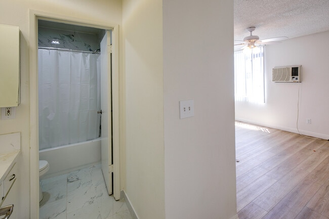 Building Photo - 5452 Corteen Pl