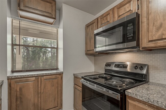 Building Photo - 2404 Sycamore Ave