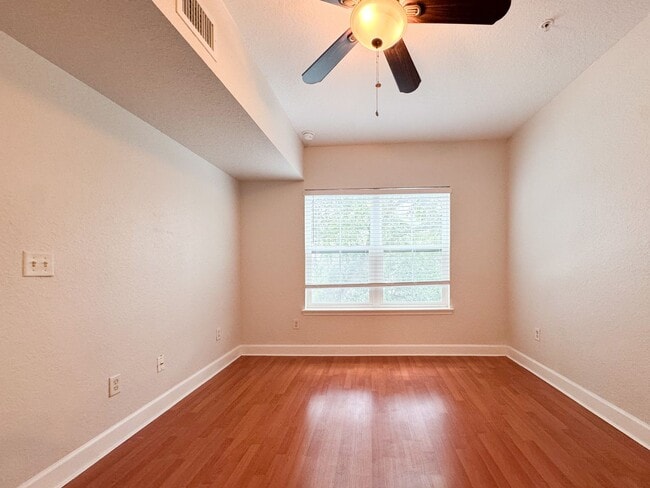 Building Photo - The Grande Downtown - Spacious 1 Bedroom Corner Unit AVAILABLE NOW!