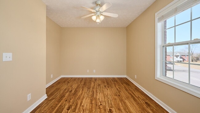 Building Photo - Reduced Rent and Special: 2BR, 1 1/2 BA condo, upstairs unit. Special: $400 off the first month f...