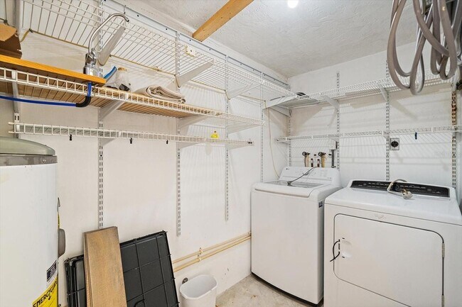 Building Photo - 5869 Tidewood Ave