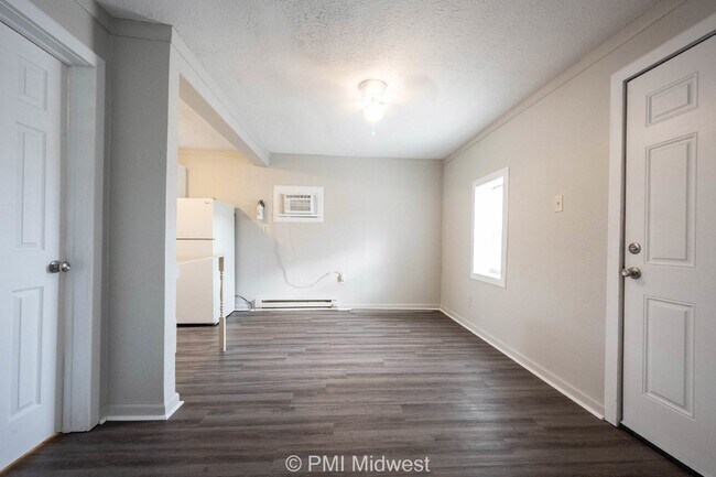 Building Photo - "Cozy 1-Bedroom Retreat: Perfectly Located Gem in Greenfield, IN!"