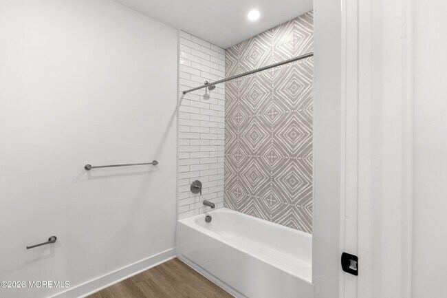 Building Photo - 180 Morris Ave