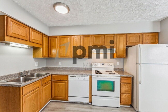 Building Photo - 3783 Petzinger Rd