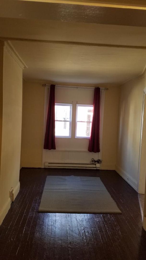 Building Photo - Grays Ferry section of South Philly! 3 bed...