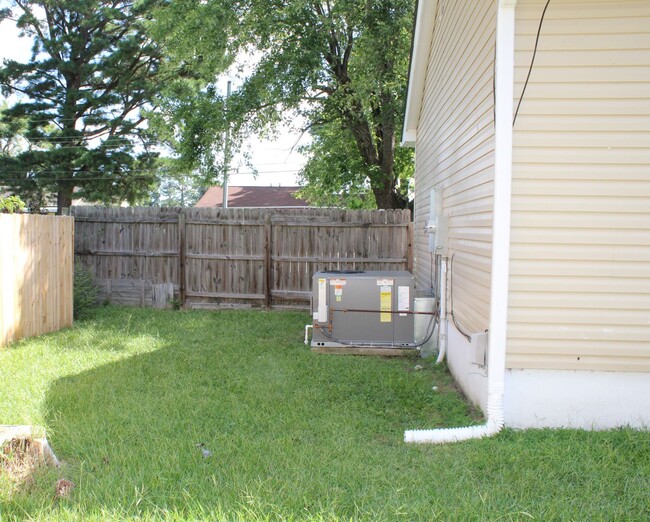 Building Photo - Great Three Bedroom Home