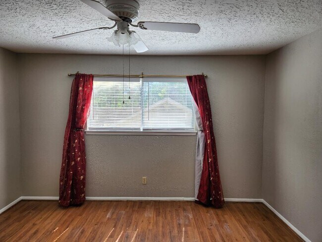 Building Photo - 2322 Deer Valley Dr