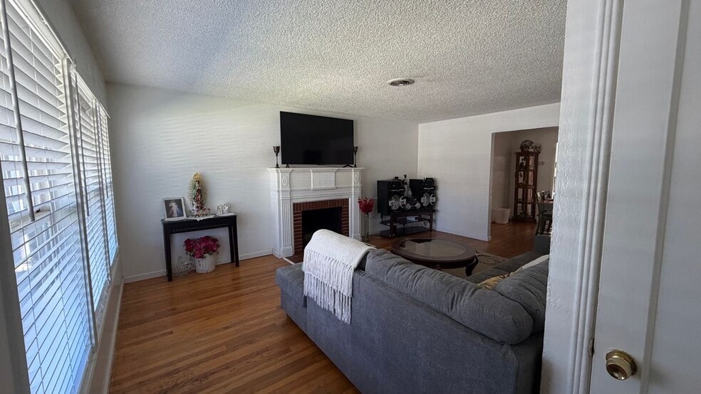Building Photo - 2036 Country Club Blvd