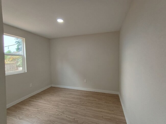 Building Photo - Charming Bremerton Home with Convenient Location