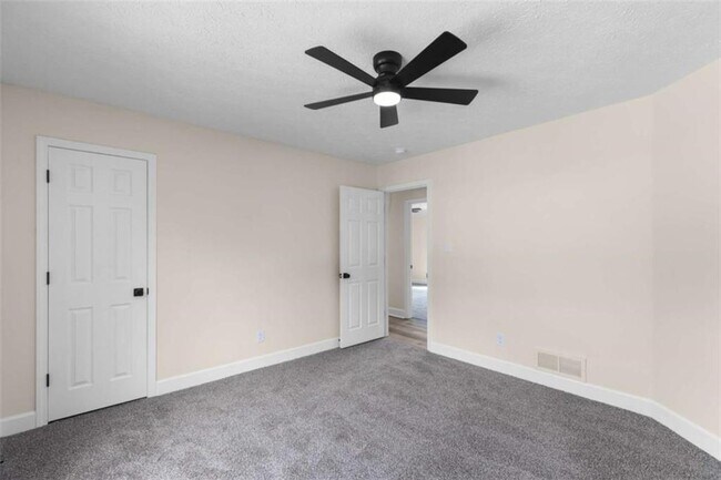 Building Photo - 2250 Ridge Forest Dr