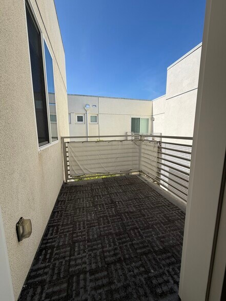 Building Photo - 436 S Virgil Ave