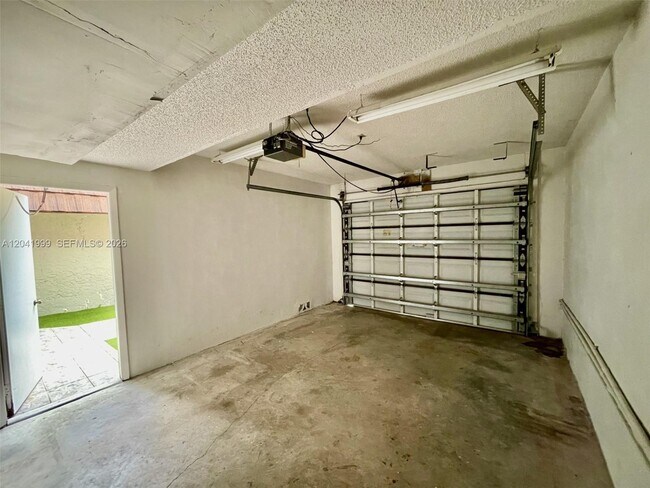 Building Photo - 11894 SW 12th Pl