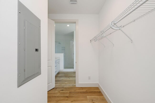 Building Photo - 114 Enchanted Way