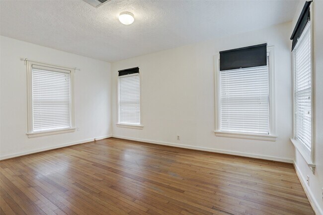 Building Photo - 3514 Plumb St