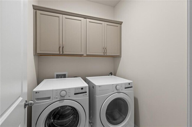 Building Photo - 1230 Ainsworth Alley