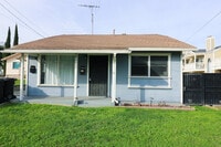 Building Photo - 26205 Oak St