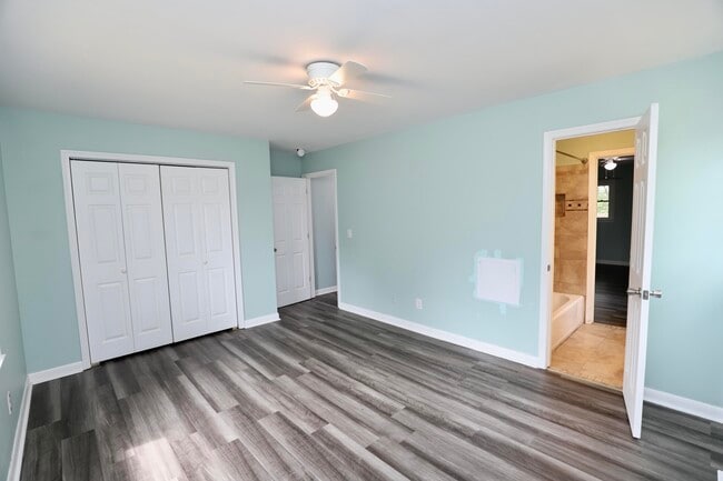 Building Photo - 807 N Guignard Dr