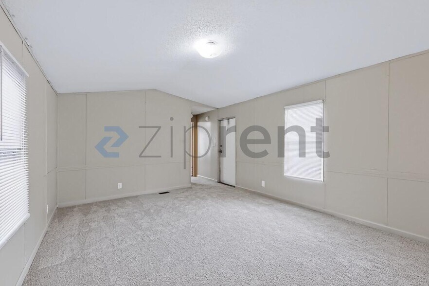 Building Photo - 1112 Armadillo Dr