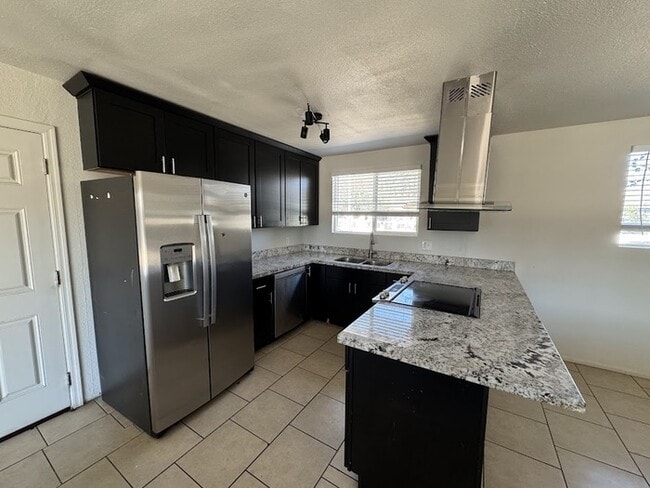 Building Photo - Maryvale 4 bedroom with RV gate and garage