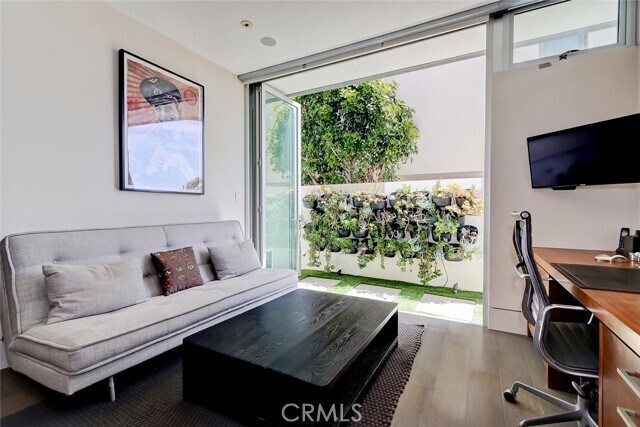 Building Photo - 3208 Ocean Dr