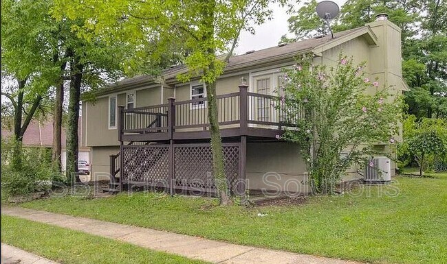 Building Photo - 512 NE Weathervane St
