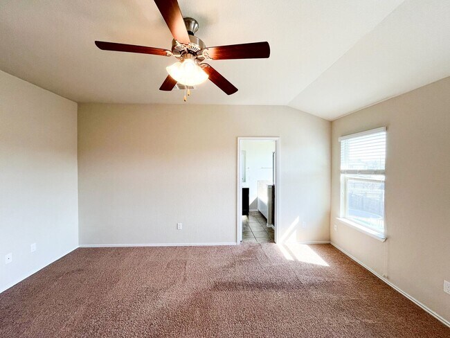 Building Photo - Available NOW!!!! This gorgeous home is located in The Landing Subdivision in Killeen. This home ...