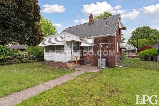 Building Photo - 3132 Mulberry St
