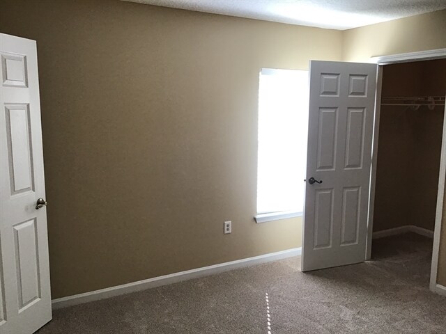 Building Photo - 724 Spruce Pine Ln