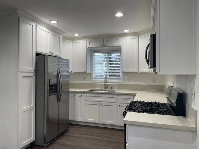 Building Photo - 11091 Violet Dr