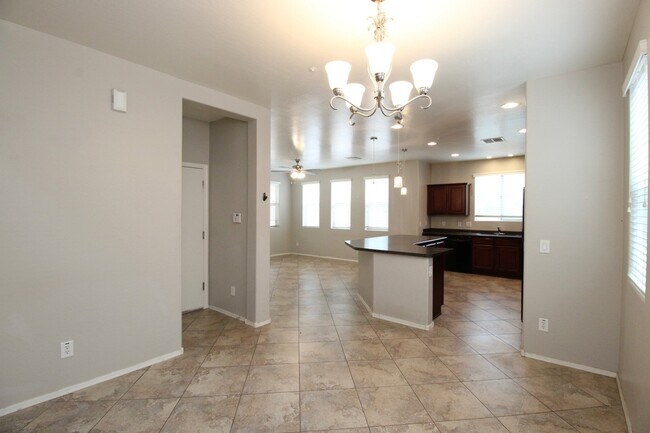 Building Photo - 3221 E Virgil Dr