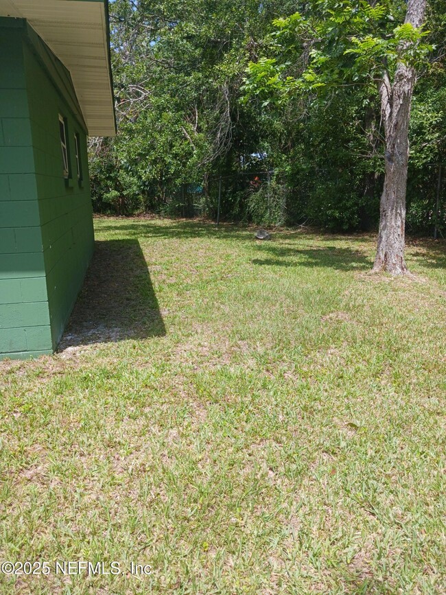 Building Photo - 2755 Sunny Acres Dr N