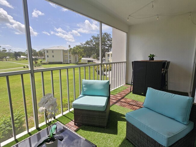 Building Photo - Gorgeous Seasonal Short-Term 2 Bedroom 2 Bathroom 2nd Floor Condo with Golf Transfer at Farmingto...