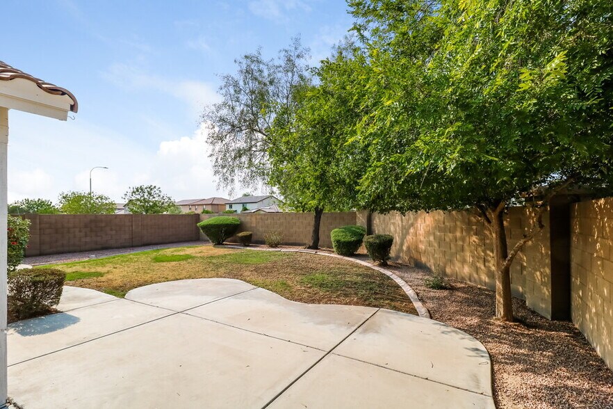Building Photo - 3320 W Glass Ln