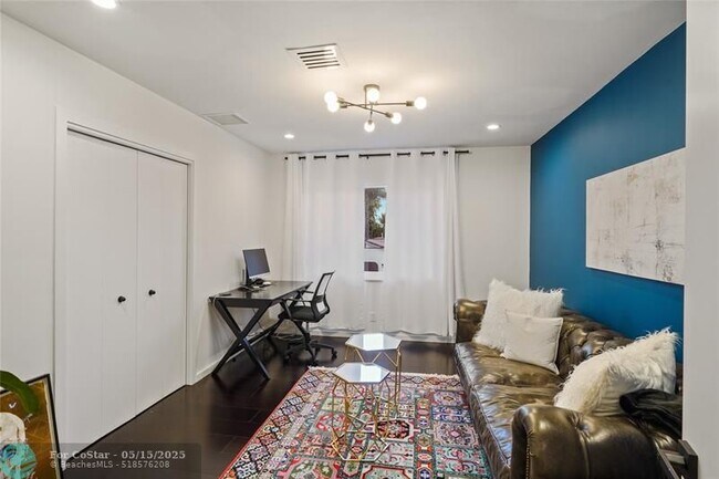 Building Photo - 325 Seven Isles Dr