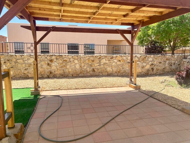 Building Photo - 5548 Patagonia Dr