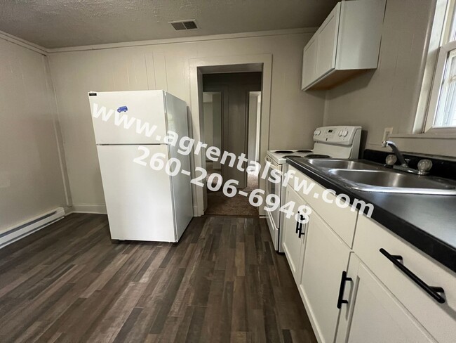 Building Photo - 3 Bedroom House - $200 Off first months rent