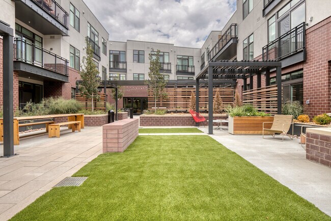 Building Photo - 3000 Pearl Pkwy