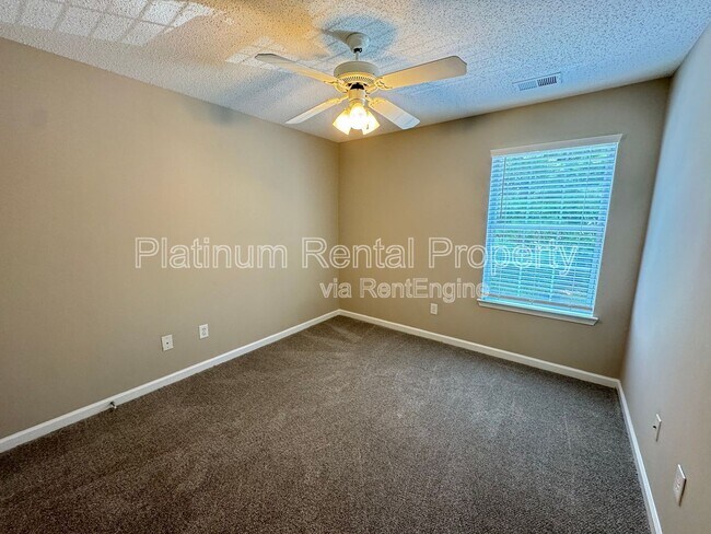 Building Photo - 4885 Robinson Square Dr