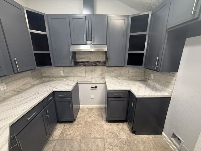 Building Photo - 5719 Lycomb Dr