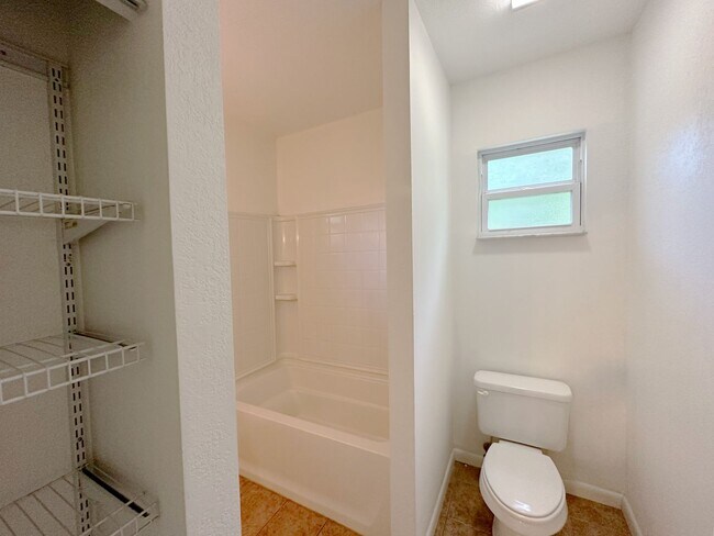 Building Photo - 3 Bedroom, 3 Bath House in Hibiscus Park -...