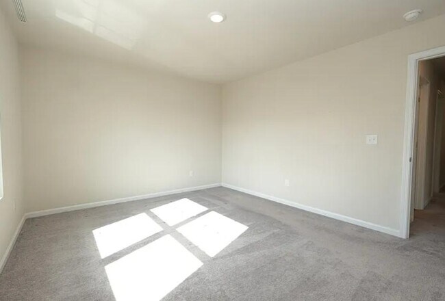 Building Photo - 1338 Woodhouse Dr