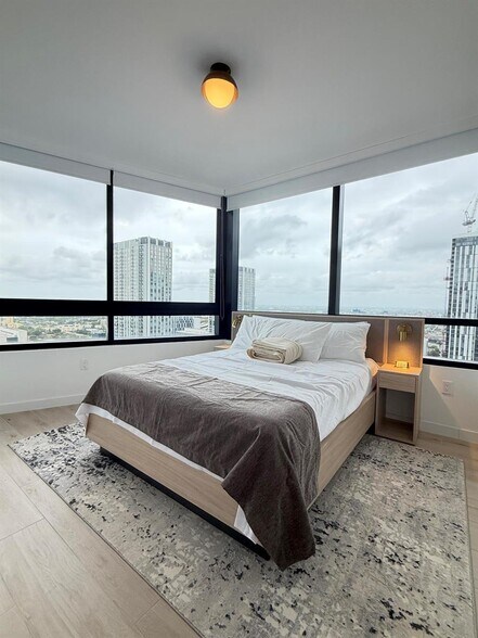 Building Photo - 225 N Miami Ave