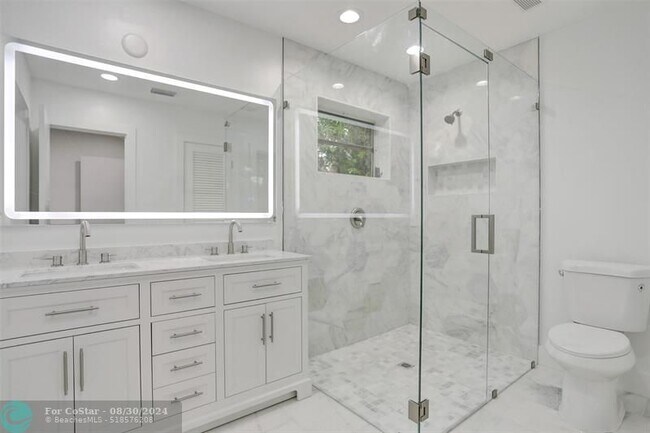 Building Photo - 161 SW 75th Ave