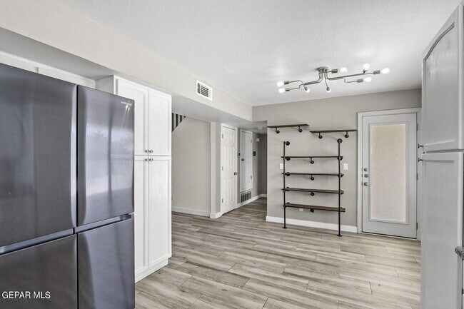 Building Photo - 729 Paseo Sereno Dr