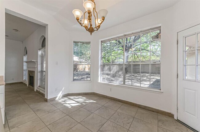 Building Photo - 15206 Evergreen Knoll Ln