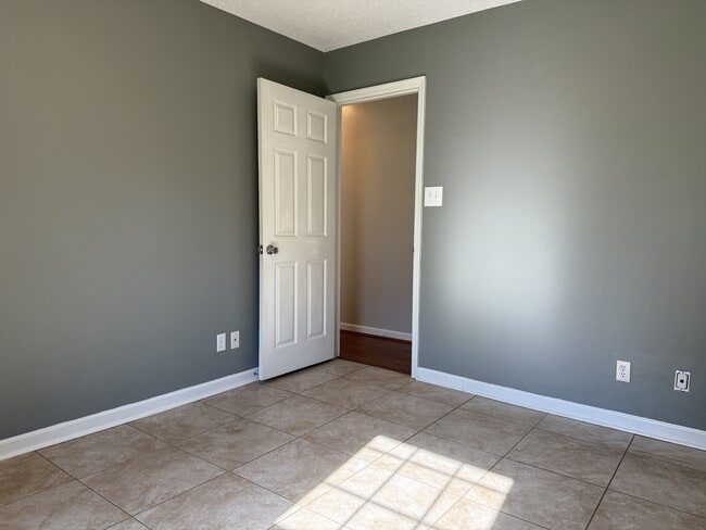 Building Photo - 122 Longleaf Cir