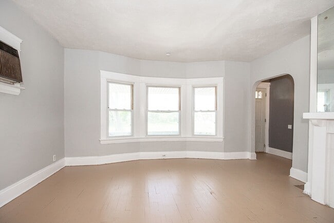 Building Photo - 11519 Carolina Ave