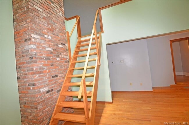 Building Photo - 405 Maple Ave