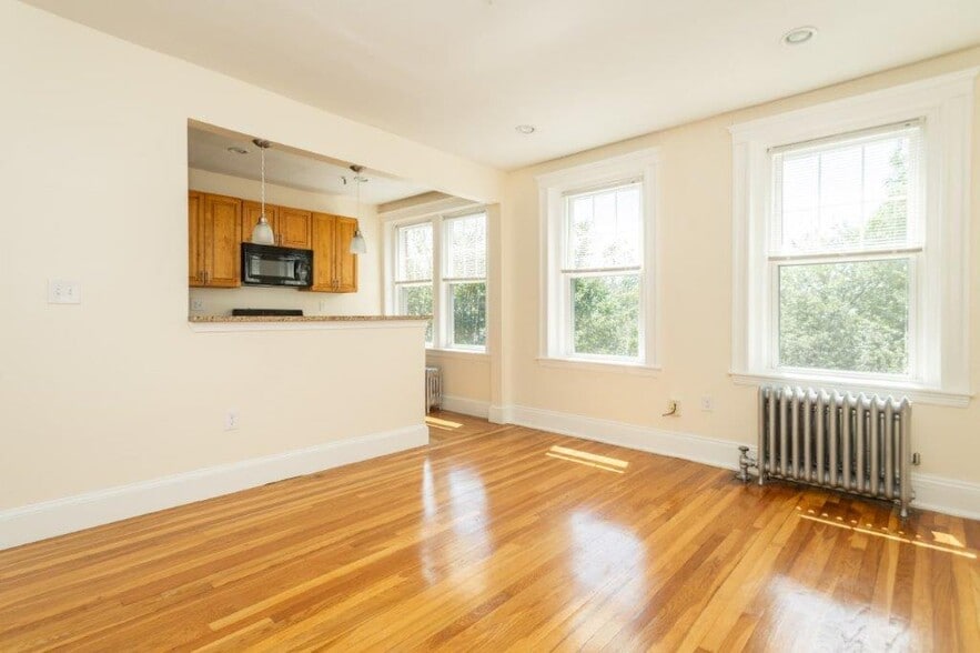 Primary Photo - 286 Chestnut Hill Ave