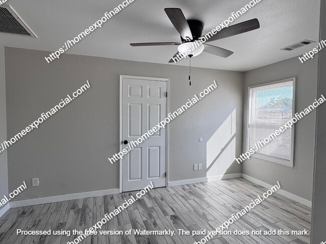 Building Photo - Nice Back House For Rent